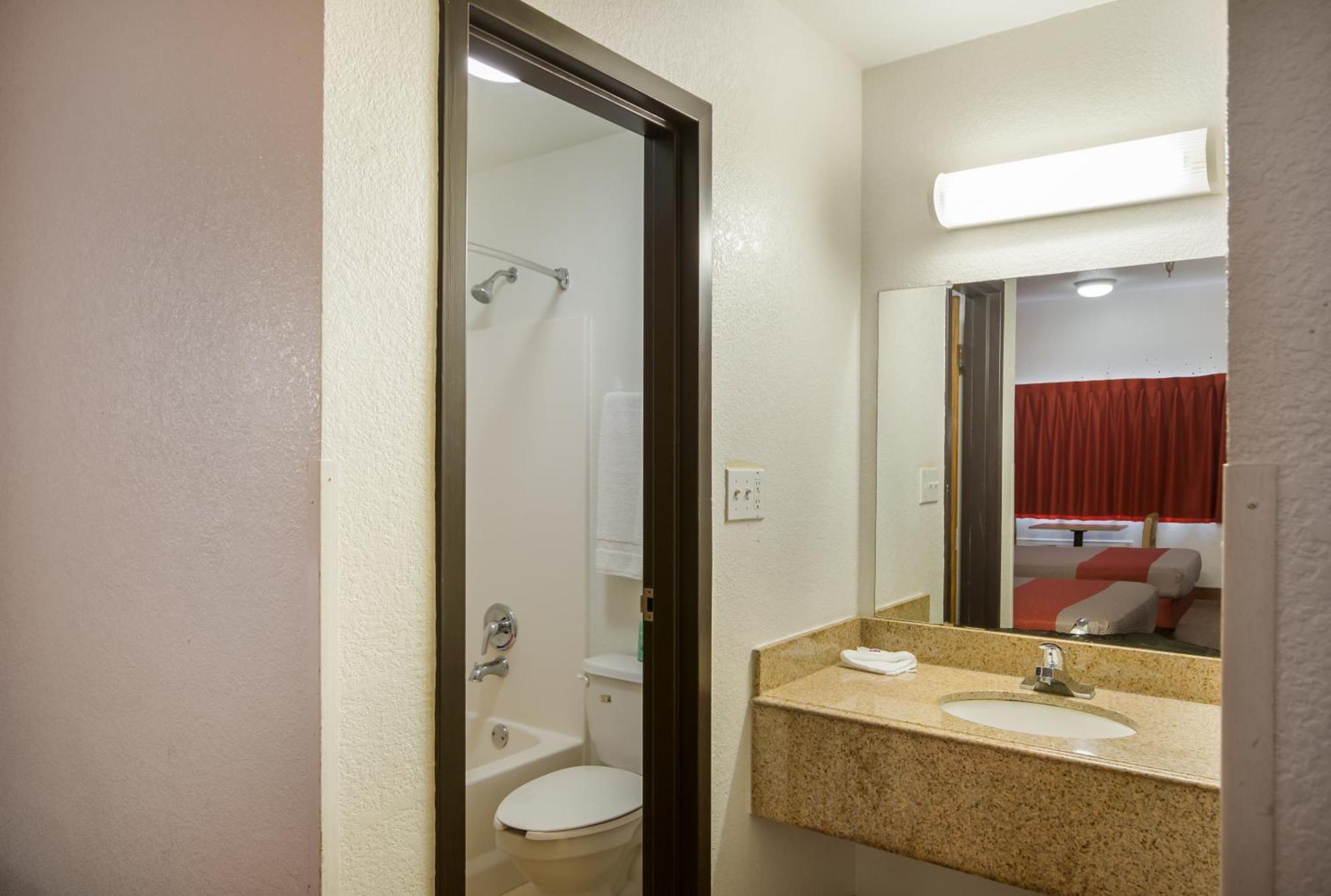 Americas Best Value Inn & Suites 험블 외부 사진